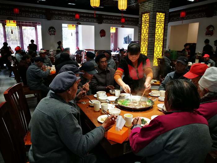 公司開(kāi)展“百善孝為先，公益火鍋宴”慶祝重陽(yáng)佳節(jié)