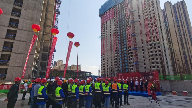 封頂大吉 美好可期--臨夏百酈天香項目7#、9#樓主體順利封頂