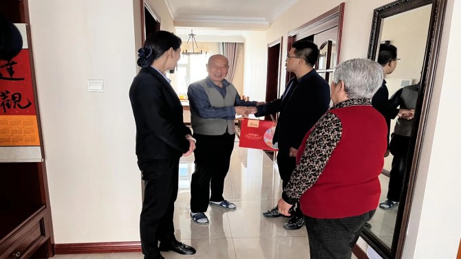 紅色物業(yè)，情暖中秋 ——上尚宅物業(yè)中心慰問(wèn)孤寡老人